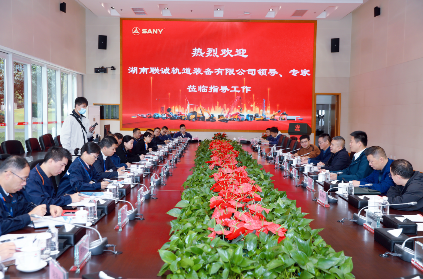 联诚集团管理团队应邀参观三一集团长沙“灯塔工厂”